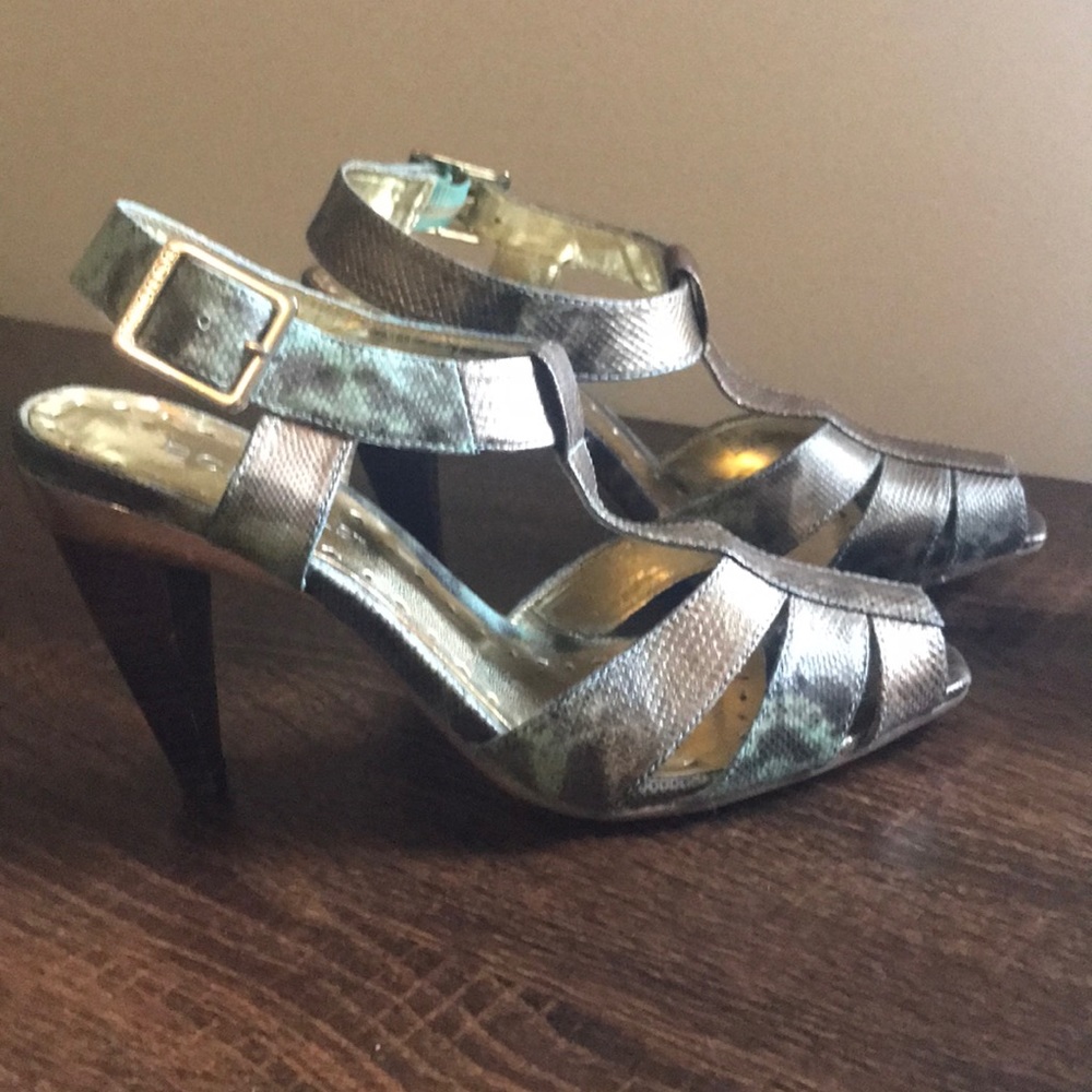 BCBG heel